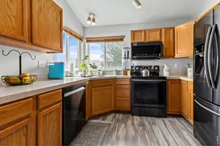 1098 Lavender Ave, Loveland, CO 80537 - Photo 4