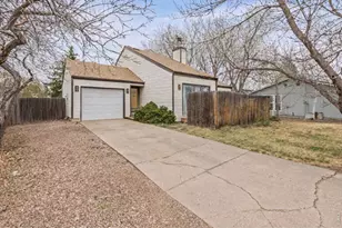 512 Locust Grove Dr, Fort Collins, CO 80521 - Photo 1