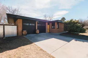 829 Juniper Ln, Fort Collins, CO 80526 - Photo 2