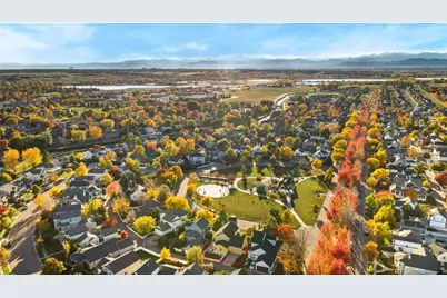 1119 Founders Cir, Windsor, CO 80550 - Photo 4