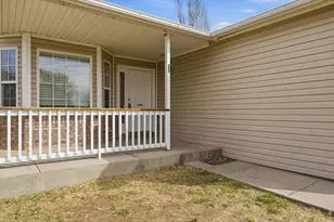 3005 Swan Point Ct, Evans, CO 80620 - Photo 4