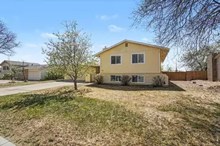 209 E Swallow Rd, Fort Collins, CO 80525 - Photo 2