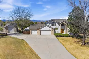 3363 Crest Dr, Loveland, CO 80537 - Photo 2