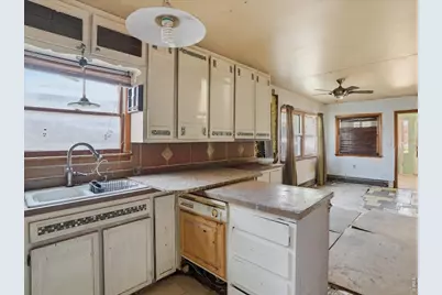 335 E 11th St, Loveland, CO 80537 - Photo 12