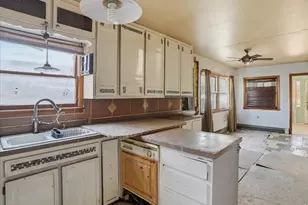 335 E 11th St, Loveland, CO 80537 - Photo 12