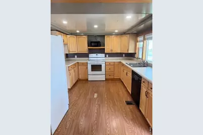 241 W Chase St, Haxtun, CO 80731 - Photo 2