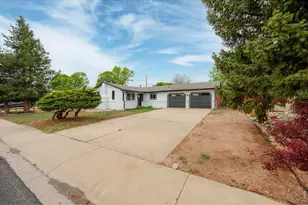 909 Willshire Dr, Fort Collins, CO 80521 - Photo 2