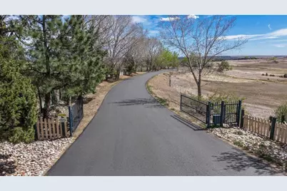 5300 Highlands Dr, Longmont, CO 80503 - Photo 2