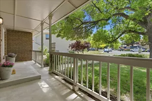 2806 Middlesborough Ct, Fort Collins, CO 80525 - Photo 4