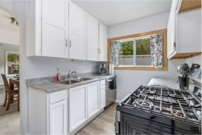 727 E 8th St, Loveland, CO 80537 - Photo 8