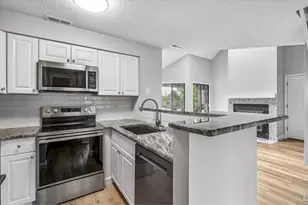 844 S Vance St, Lakewood, CO 80226 - Photo 2