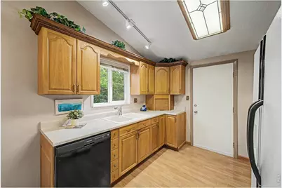 2421 34th Ave, Greeley, CO 80634 - Photo 8