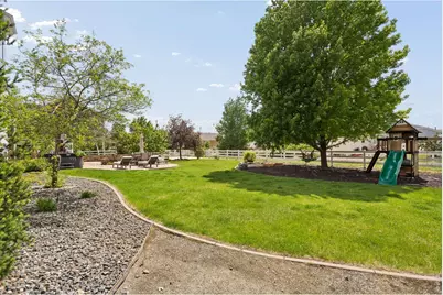 3433 Cottonwood Cir, Longmont, CO 80504 - Photo 32