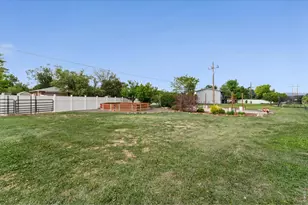 1805 10th St SW, Loveland, CO 80537 - Photo 38