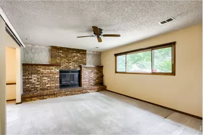 1621 Hoffman Dr, Loveland, CO 80538 - Photo 2