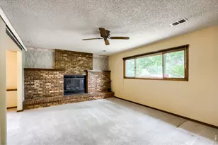 1621 Hoffman Dr, Loveland, CO 80538 - Photo 2