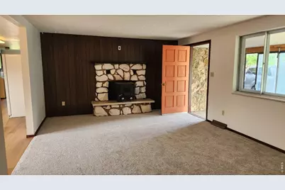 521 W 33rd St, Loveland, CO 80538 - Photo 4
