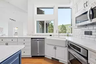 208 Seven Hills Dr, Boulder, CO 80302 - Photo 10