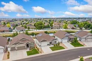 488 Vermilion Peak Dr, Windsor, CO 80550 - Photo 2