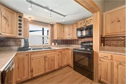448 W 4th St, Loveland, CO 80537 - Photo 16