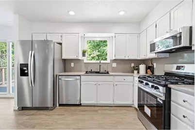 3525 Lakeview Cir, Longmont, CO 80503 - Photo 10