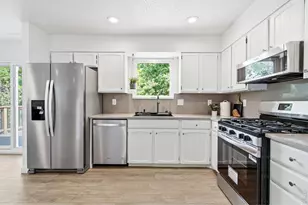 3525 Lakeview Cir, Longmont, CO 80503 - Photo 10