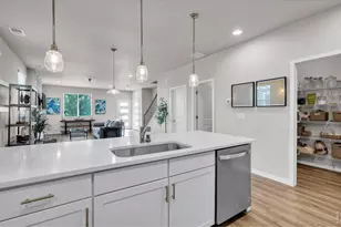1083 Mountain Dr, Longmont, CO 80503 - Photo 10