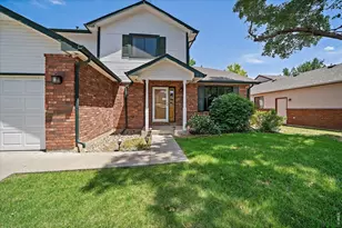 2428 Maplewood Cir W, Longmont, CO 80503 - Photo 2