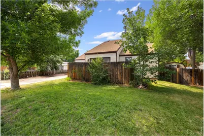 512 Locust Grove Dr, Fort Collins, CO 80521 - Photo 2