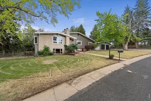 1118 Ridgelawn Dr, Fort Collins, CO 80521 - Photo 2