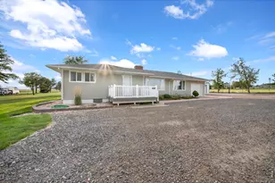 365 S Cedar Ave, Akron, CO 80720 - Photo 2