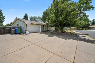 3954 Cottonwood Dr, Loveland, CO 80538 - Photo 2