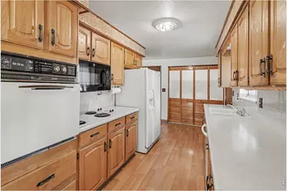 7927 Elmwood Ln, Denver, CO 80221 - Photo 10