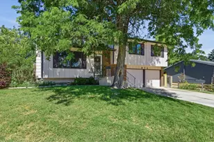 672 Mansfield Dr, Fort Collins, CO 80525 - Photo 2