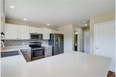 2504 Carriage Dr, Milliken, CO 80543 - Photo 10