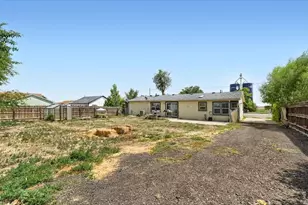 415 E Woodward Ave, Keenesburg, CO 80643 - Photo 16