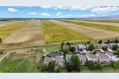 7586 Triangle Dr, Fort Collins, CO 80525 - Photo 2