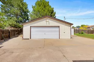1082 Lilac Ct, Broomfield, CO 80020 - Photo 6