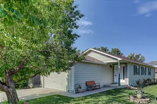 346 Wadsworth Cir, Longmont, CO 80504 - Photo 2