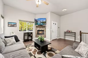 552 Newton Dr, Loveland, CO 80537 - Photo 2