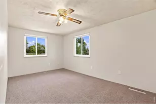 942 Granite Ct, Longmont, CO 80504 - Photo 22