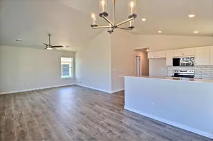 4327 Primrose Ln, Evans, CO 80620 - Photo 8