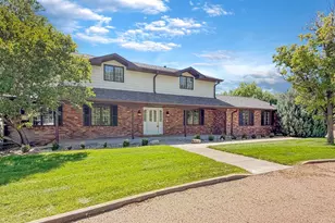 405 Highland Dr, Sterling, CO 80751 - Photo 2