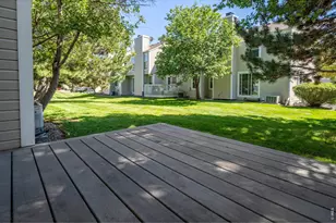 2202 Sunridge Cir, Broomfield, CO 80020 - Photo 2