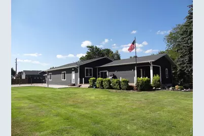 340 N Phelan Ave, Holyoke, CO 80734 - Photo 2