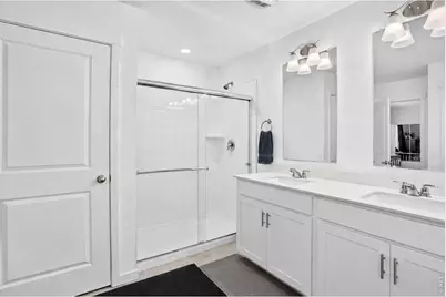 27671 E Byers Ave, Aurora, CO 80018 - Photo 24