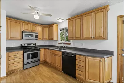 906 Foothills Ct, Windsor, CO 80550 - Photo 10