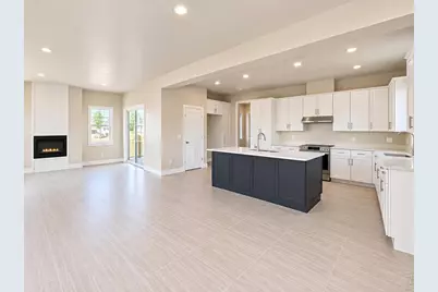1658 Taft Gardens Cir, Loveland, CO 80537 - Photo 2