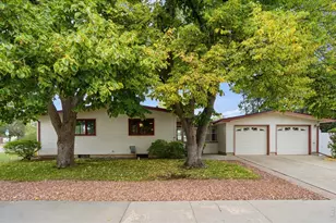 1542 W 16th St, Loveland, CO 80538 - Photo 2