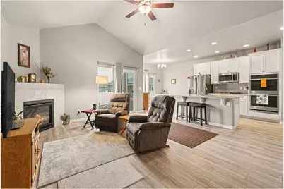 1237 Tipton St, Berthoud, CO 80513 - Photo 2
